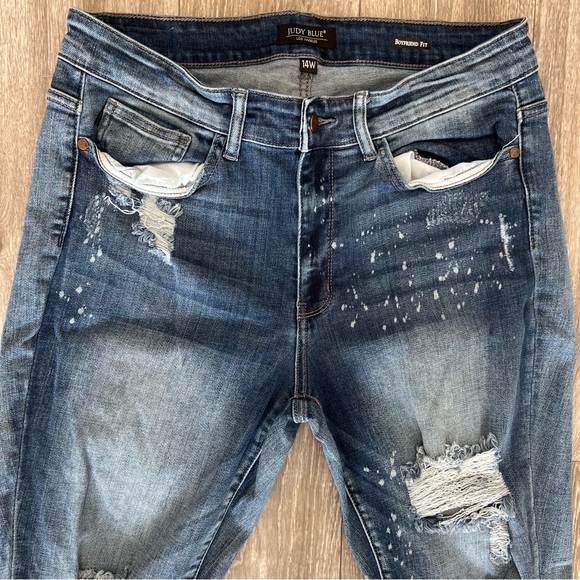 JUDY BLUE Women’s Size 14W Medium Wash Bleach Splashed Distressed Boyfriend Fit - Picture 2 of 8